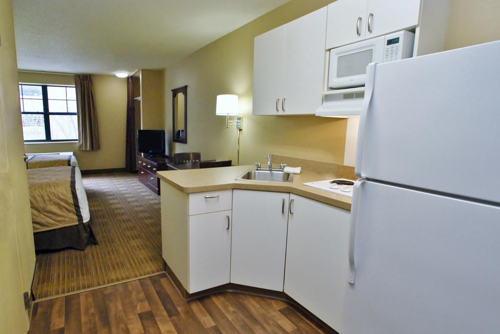 Suburban Studios Minneapolis Блумингтън Екстериор снимка